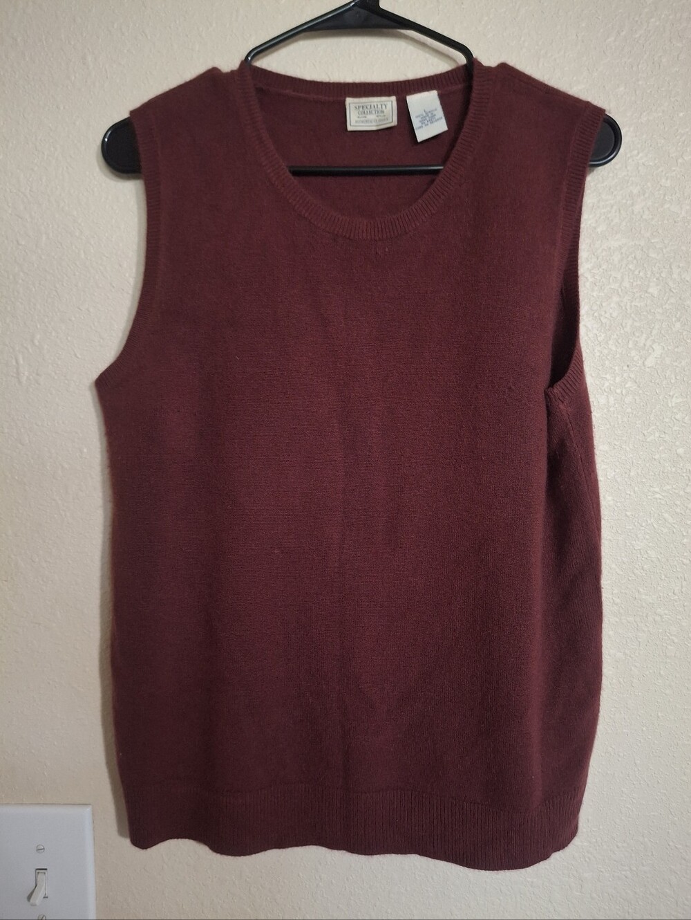 Sleeveless Crewneck Sweater Vest - Burgundy
